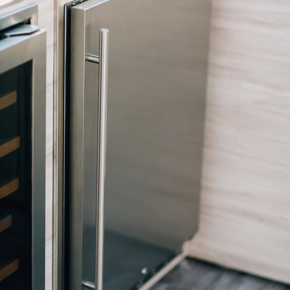 Summerset 24" 5.3ft3 Left-to-Right Opening Outdoor Rated Refrigerator (SSRFR-24S)